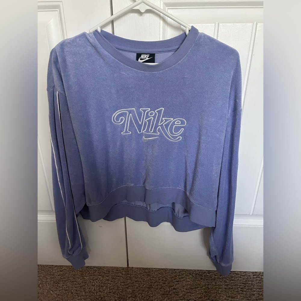 Retro inspired periwinkle nike crewneck.